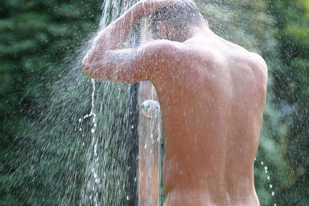 After a soda bath, a man needs to take a cool shower. 